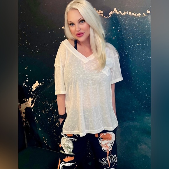 021 Black V neck Pocket Raw Detail Short Sleeve Oversized Tee - Picture 15 of 17